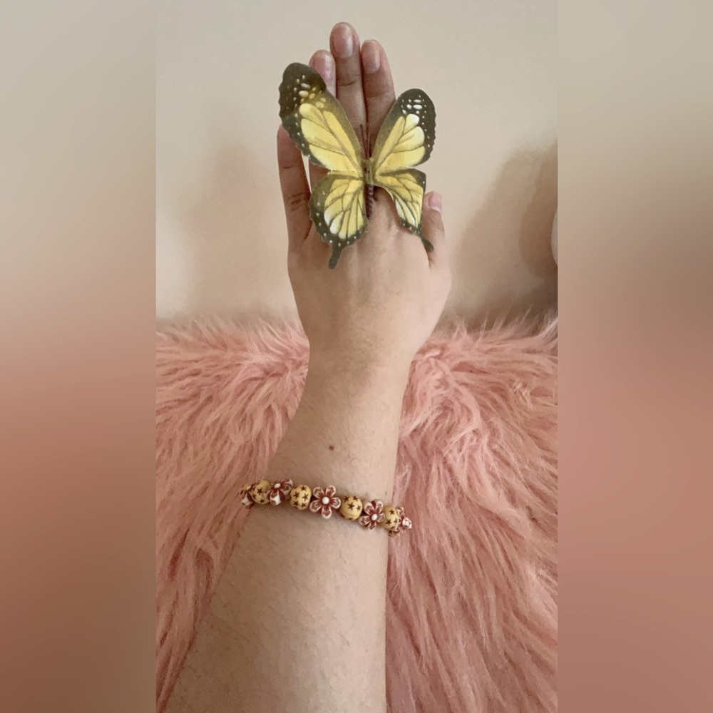 🤩Handmade Beautiful Bracelet Good For Gifts 🥰okay check the picture and video